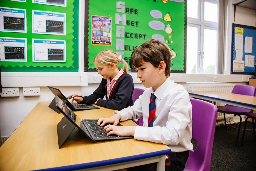 pupils on school computers blundells pre school private prep school in devon